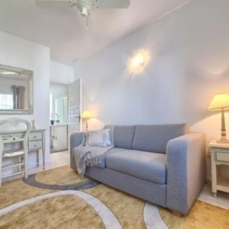 Pueblo Cortes Del Golf * Estepona