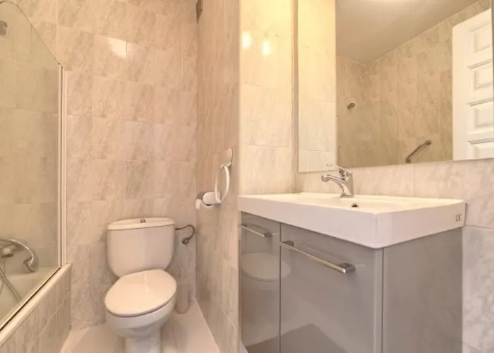 Pueblo Cortes Del Golf * Естепона