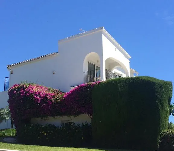 Pueblo Cortes Del Golf Естепона