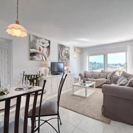 公寓 Pueblo Cortes Del Golf 埃斯特波纳