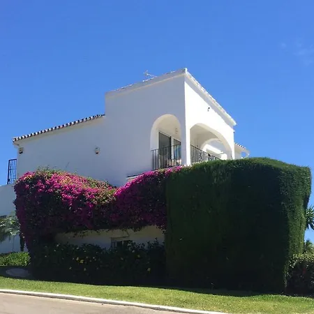 Pueblo Cortes Del Golf 埃斯特波纳